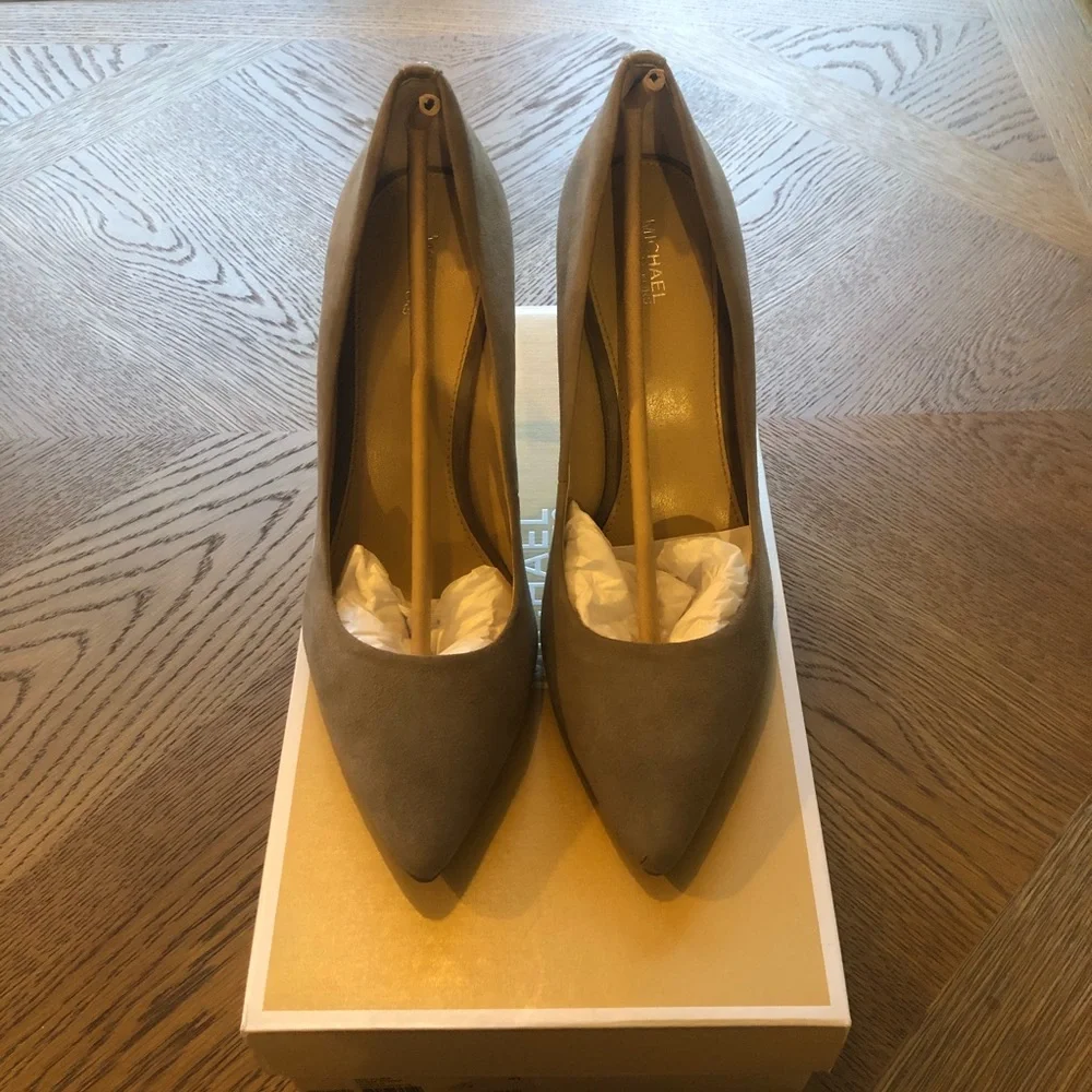 Michael Kors Pumps - Picture 2 of 9